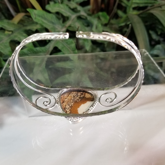 ELEGANT BRACELET NWOT - Picture 7 of 9